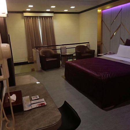 Xin Yuan Motel Taichung Exteriör bild