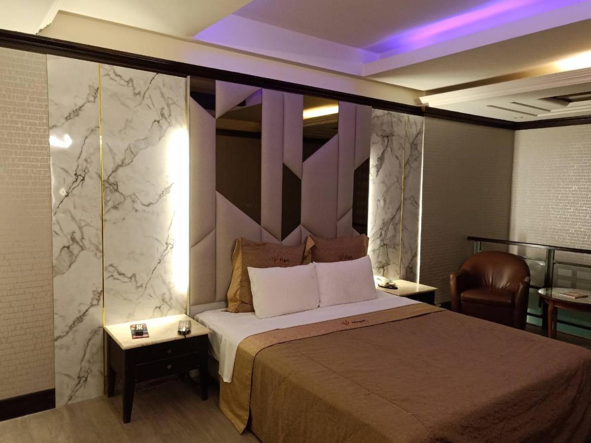 Xin Yuan Motel Taichung Exteriör bild