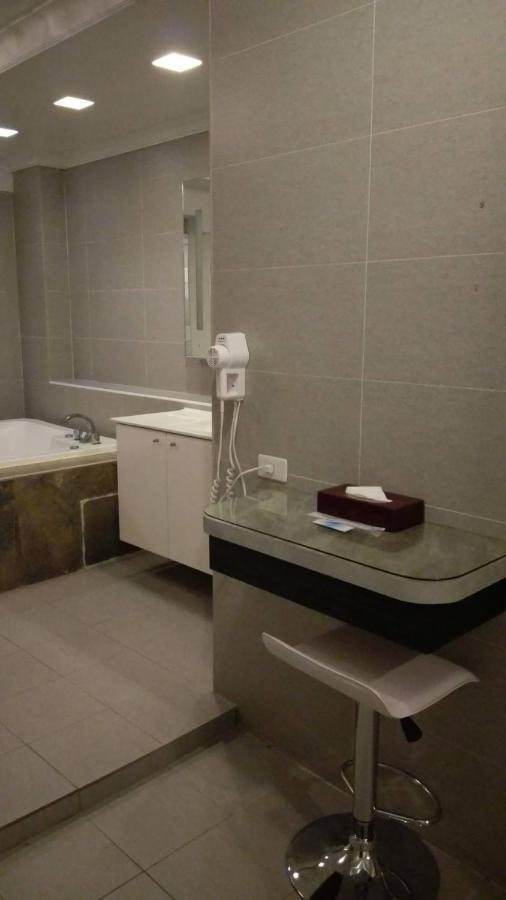Xin Yuan Motel Taichung Exteriör bild